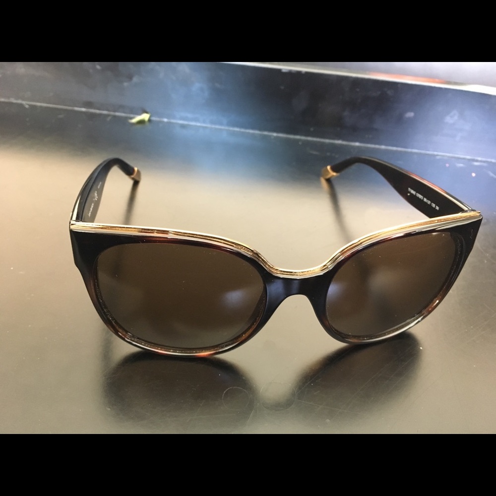 Tory Burch sunglasses. Bought online never used!